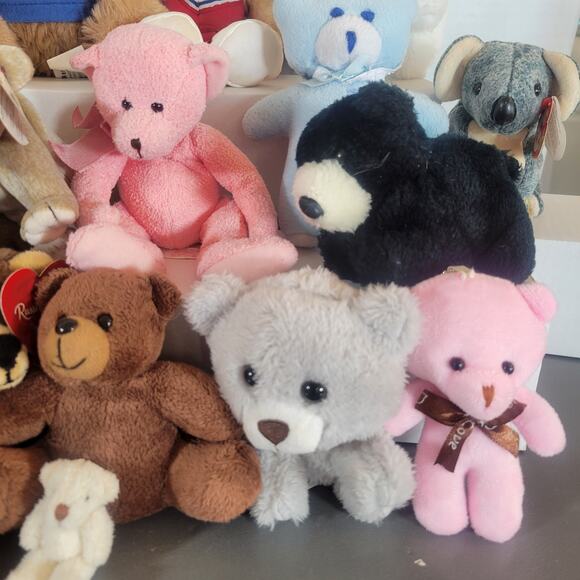 Lot of 24 Small Plush Bears - TY, Russ, Assorted Some Vintage Collectibles - Picture 3 of 16